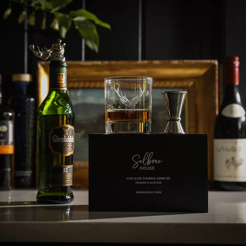 Whisky-Set „Hirsch“ – Glas, Ausgiesser & Messbecher in edler Geschenkbox