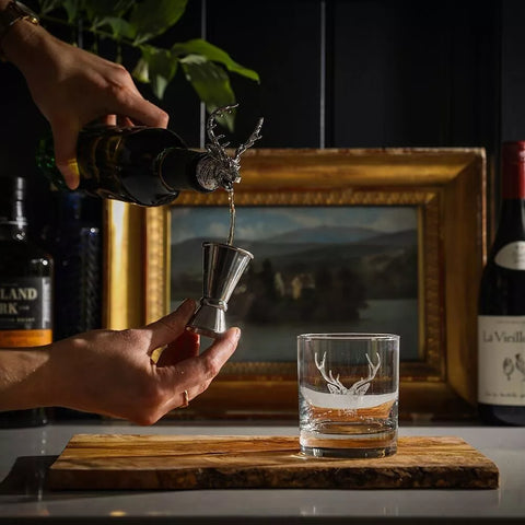 Whisky-Set „Hirsch“ – Glas, Ausgiesser & Messbecher in edler Geschenkbox