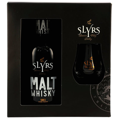 Whisky de malt Slyrs avec verre